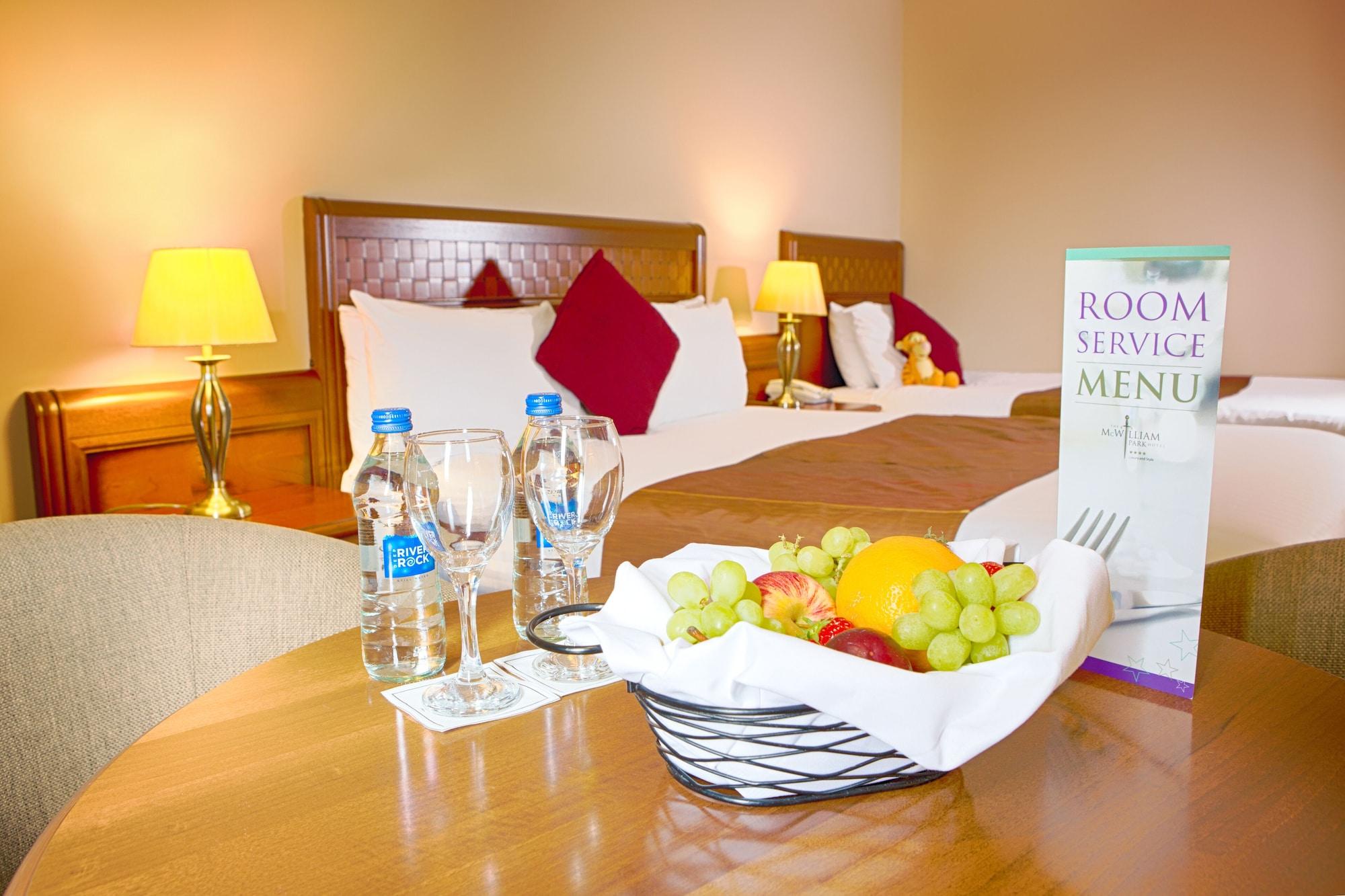 Mcwilliam Park Hotel Claremorris Extérieur photo